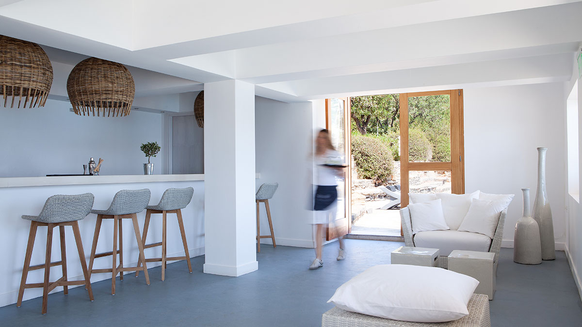 Minos Beach Art Hotel